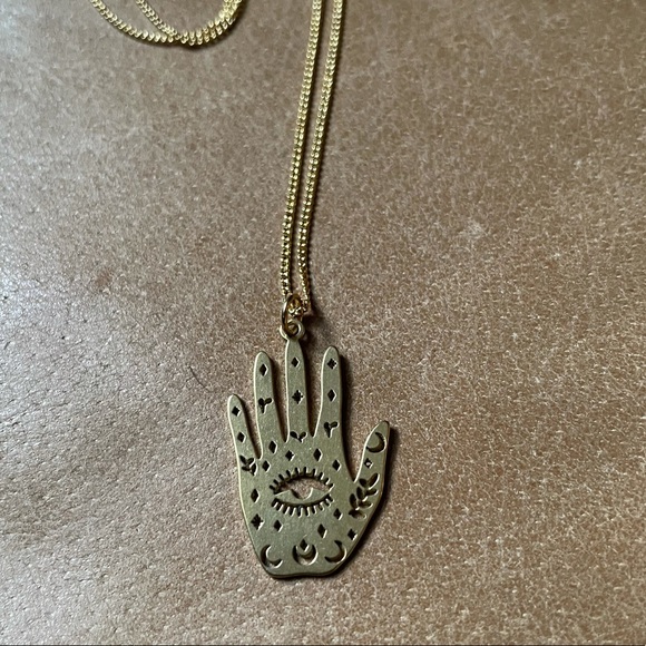Hamsa charm necklace - Picture 3 of 8